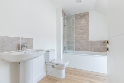 The Aspley family bathroom - new build home, Russell Armer by Genesis Homes
