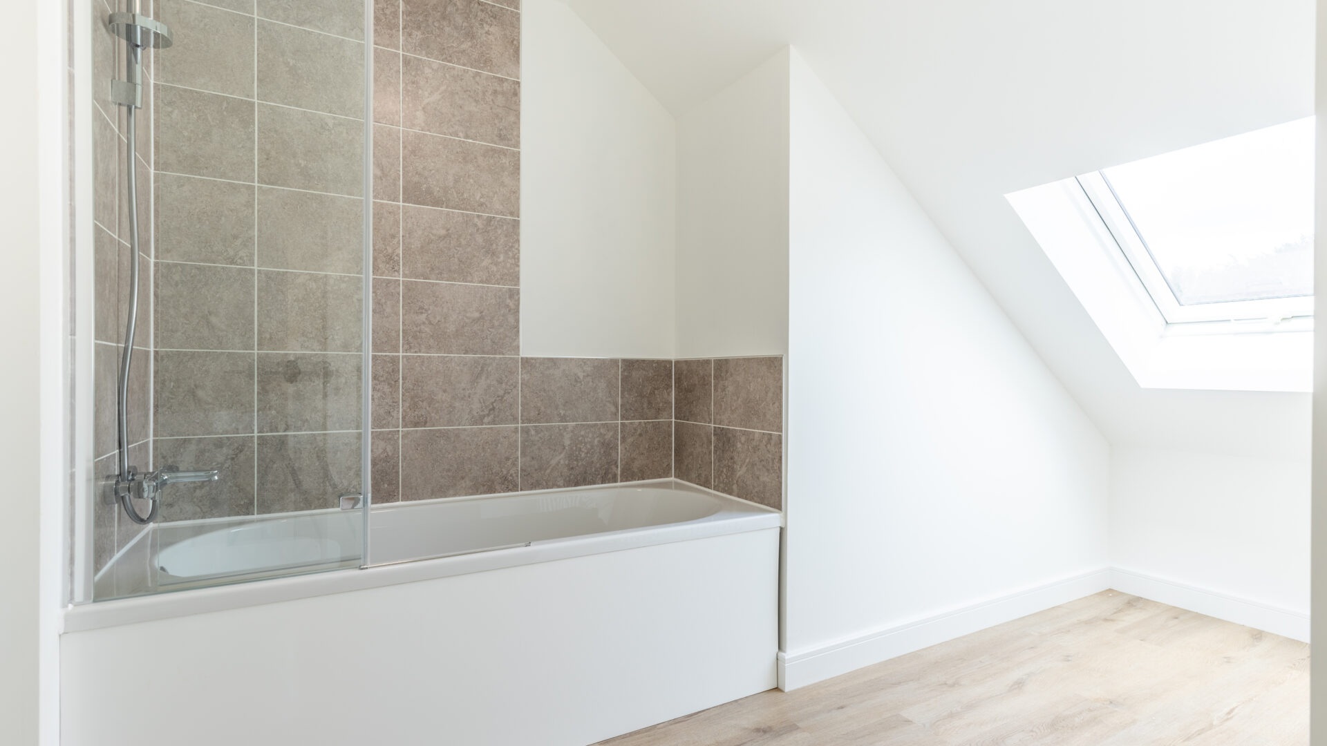 The Aspley family bathroom - new build home, Russell Armer by Genesis Homes