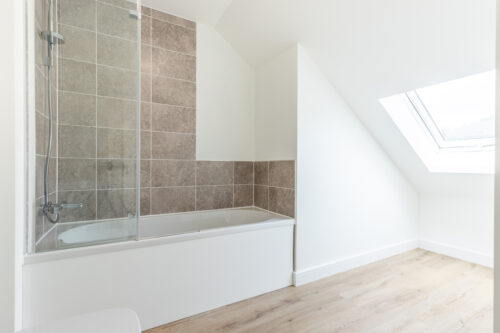 The Aspley family bathroom - new build home, Russell Armer by Genesis Homes