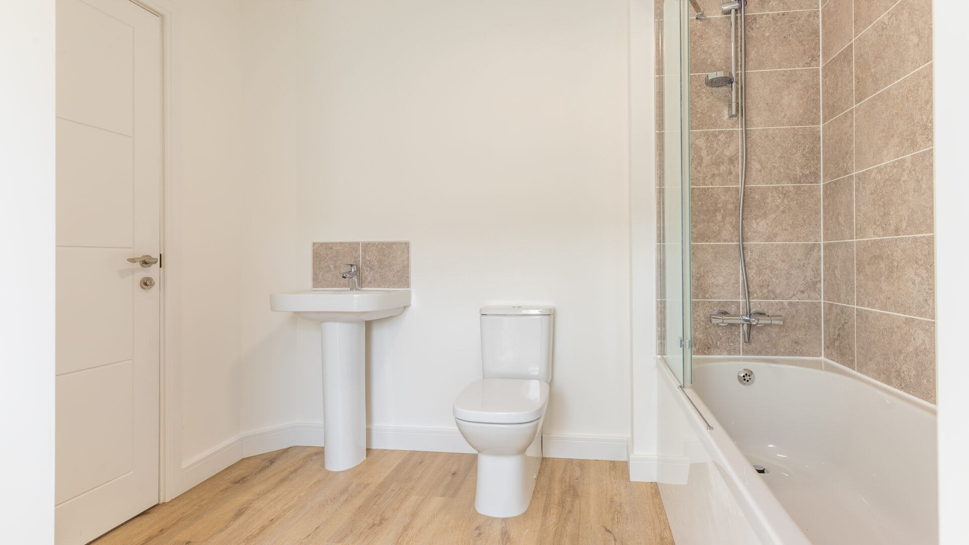 The Aspley family bathroom - new build home, Russell Armer by Genesis Homes
