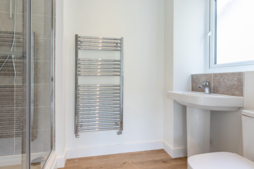 The Aspley en-suite bathroom - new build home, Russell Armer by Genesis Homes