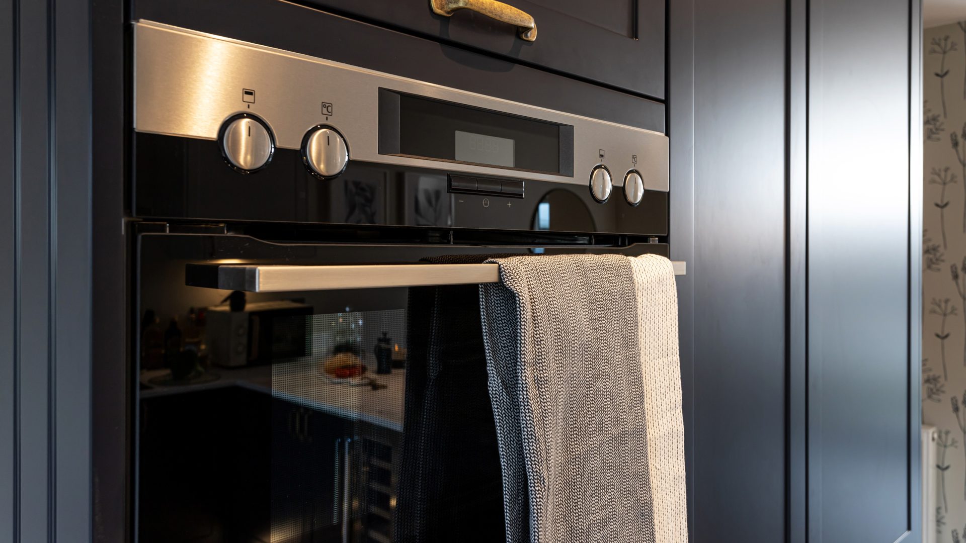 AEG double oven in a Genesis home